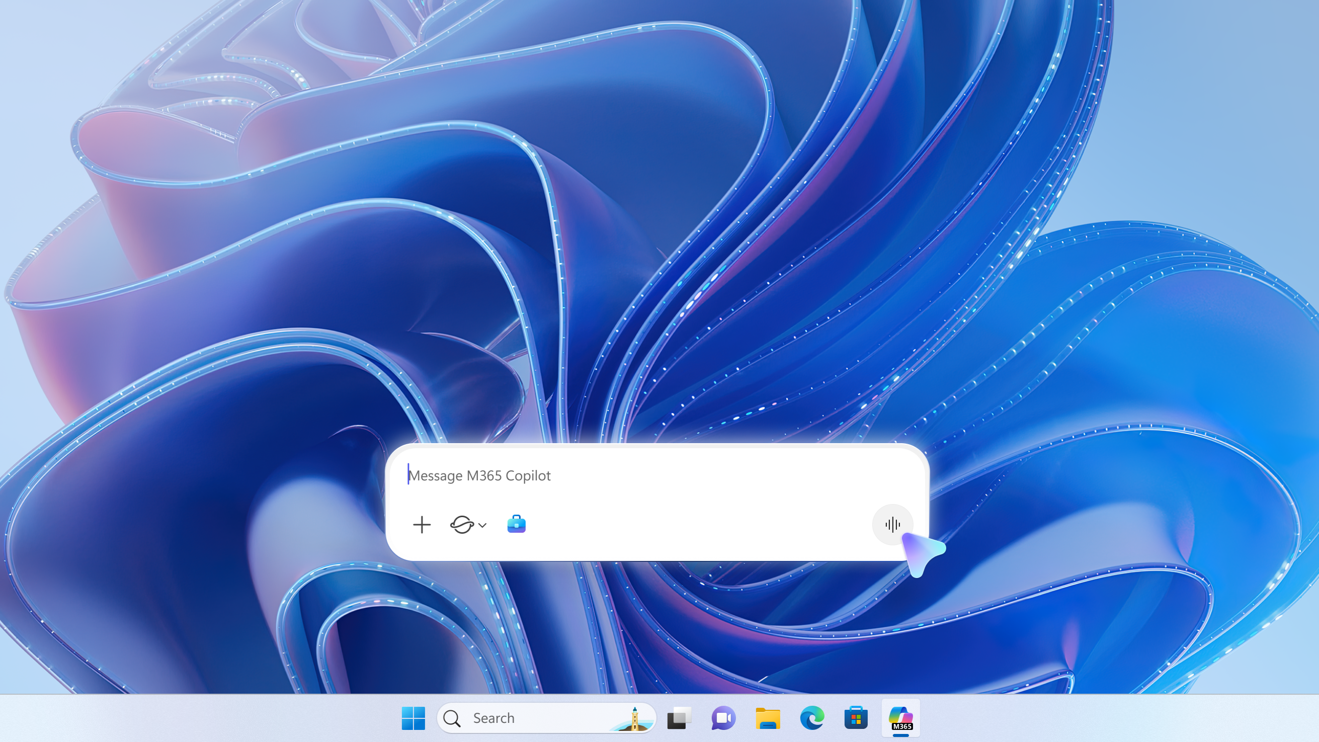 智能 Microsoft 365 Copilot 副驾驶® 对话助手弹出窗口和鼠标指针位于语音聊天图标上的屏幕截图。